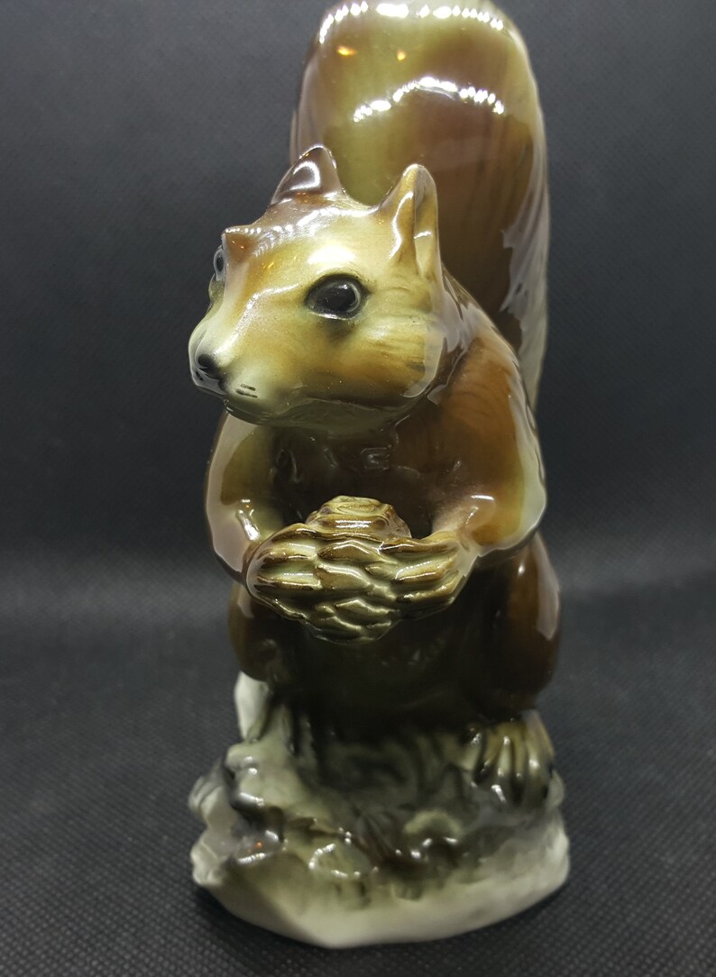 Free Shipping Rare Vintage Gerold Porzellan Squirrel Figurine Gift Bavaria Tettau Germany 1970s Hand-painted Porcelain