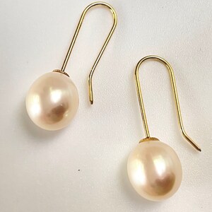 Pair of Earrings with Genuine South Sea Pearls mounted on Solid 18k Gold Hooks