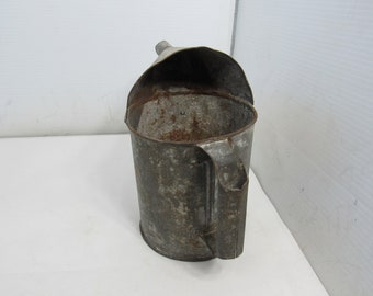 Vintage Galvanized Oil Fill Can with Pour Spout Holds about 1.5 Quarts