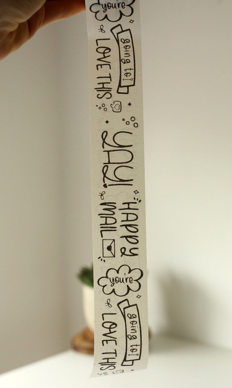 Puede incluir: Una cinta washi blanca con texto negro que dice "you're going to LOVE THIS! YAY! HAPPY & MAIL: YOU'RE GOING TO LOVE THIS!"