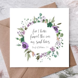 Tarjeta de compromiso de aniversario de bodas cristianas para pareja, esposa y esposo He encontrado a quien ama mi alma Versículo bíblico Floral Morado