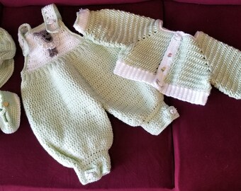 Conjunto de crochet con pompones, pantalón, chaqueta, gorro y zapatos (4-6 meses)