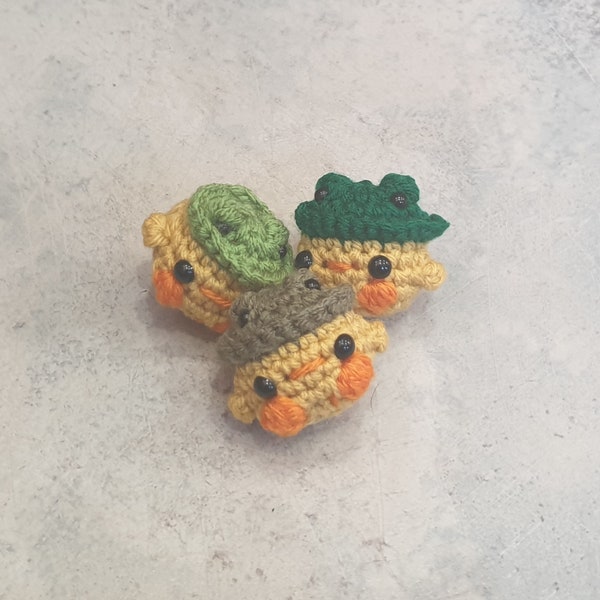 Duck in Frog Hat Crochet Plushie | Mini Amigurumi Baby Bird Cosplay Accesory/Bag Charm/ Plush Keychain or Desk Toy/Pocket Pet
