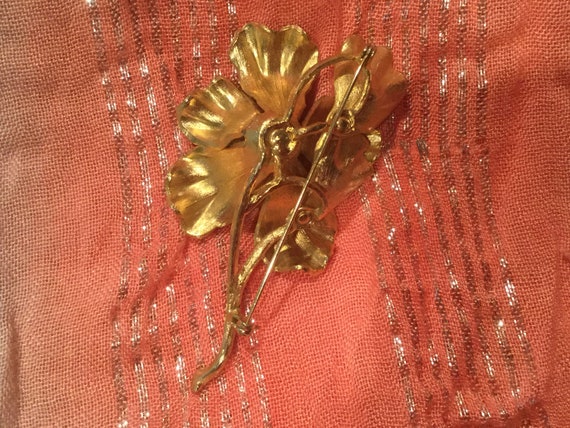 Vintage Mid-Century Gold-tone Flower Brooch with … - image 3