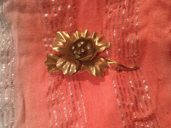 Vintage Mid-Century Gold-tone Flower Brooch with … - image 6