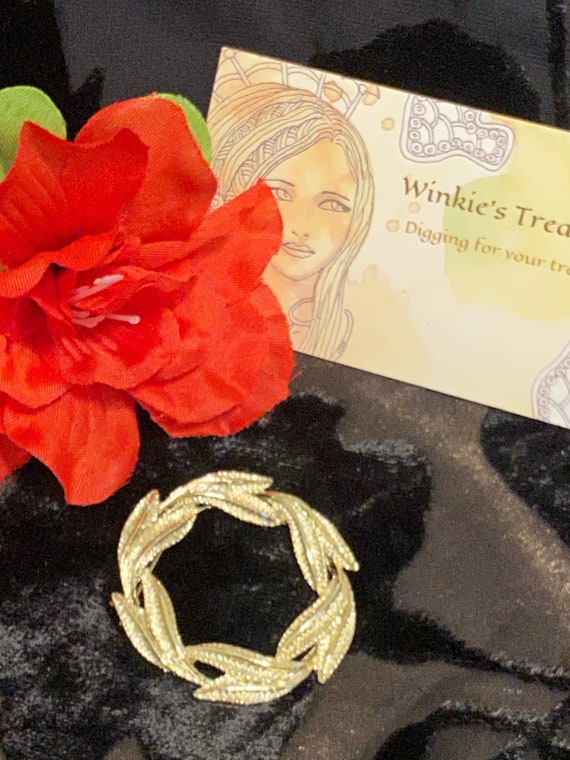 Vintage Gold-Tone Wreath Brooch by Gerry