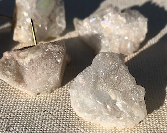 Crystal geode rock push pins for vision board kit. Druzy thumbtacks vision board idea. pushpins. Chic office accessories. office decor