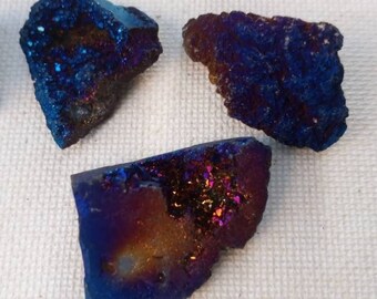 Druzy geode rock decorative thumb tack push pins for board. Druzy thumbtacks. Stone push pins. Chic home office accessories. office decor.