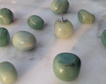 Jade Spring green Aventurine quartz push pins thumb tacks. Jade green office decor. pushpins. Vision board thumb tacks. Girly desk supplies