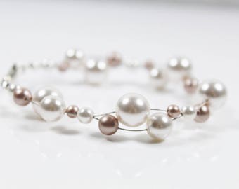 Collierkette auf Schmuckdraht, mit Perlen in weiß und powder almond