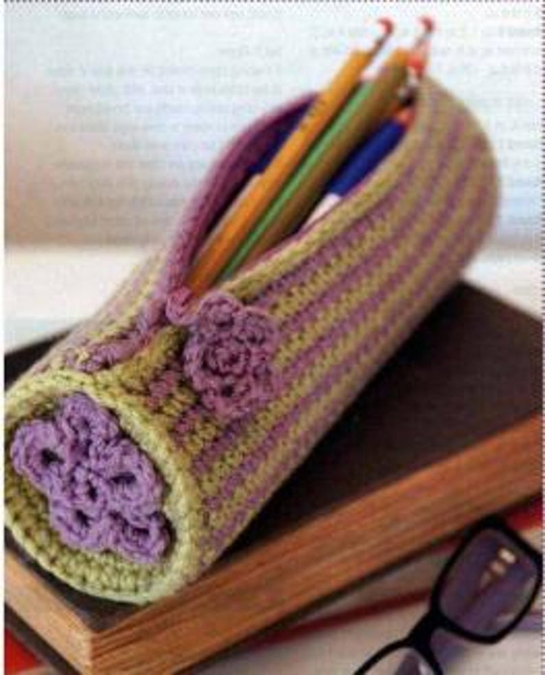 Retro Striped Floral Pencil Case crochet pattern listing photo by IndigoKym