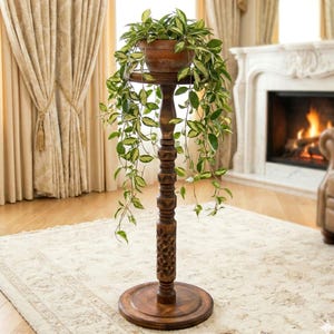 Großer geschnitzter Blumenständer aus Holz; Premium Moderne Wohnkultur; Großer Blumentopfständer; Massivholz Sockel im Display