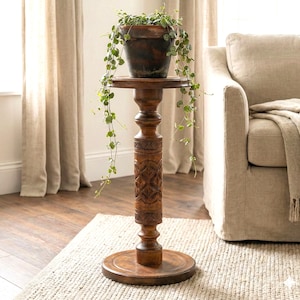 Hoge plantenstandaard van hardhout; Houten plantenhouder met snijwerk; Grote plantenpotvoet voor varens; Rustieke sokkel met kolomvormig display; Luxe moderne woondecoratie