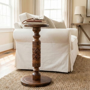 Mesa de entrada alta de madera maciza torneada con pedestal con patas talladas; Mesa auxiliar grande de madera; Mesa de centro para vino con columna hecha a mano; Soporte redondo decorativo