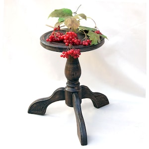 Blumentopfständer aus Holz, Holztopfständer, Geschnitzter Blumentopfständer Hartholz dreibeiniger Ständer Rustikaler Farntopfboden