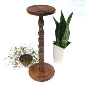 Hoher geschnitzter Holzblumenstand Indoor Mid Century Modern Blumentopfständer Große Säule Pflanzsäule Holzfarnständer Hartholz Sockeltisch