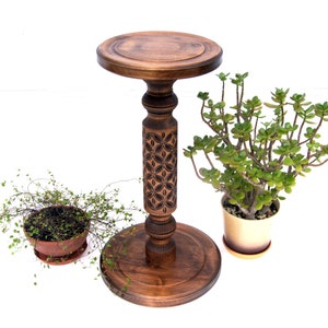 Großer geschnitzter Blumenständer drinnen, Holz Farnstand Hartholz Sockel Blumenständer Mid Century Modern Blumentopfständer
