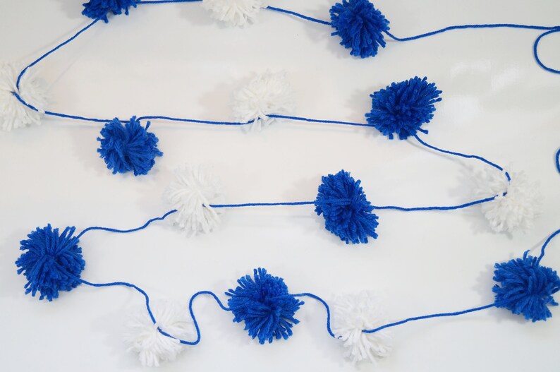 FREE SHIPPING Blue /& White Yarn Pom Pom Garland