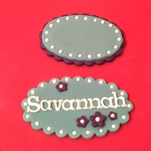 Personalized fondant plaque cake topper