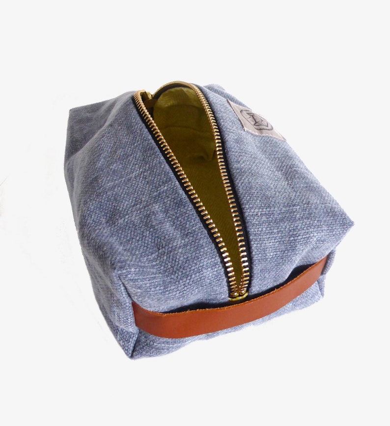 small size Liverpool men/'sfemale toiletry kit