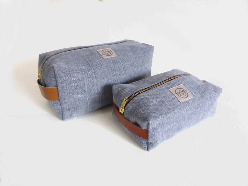 small size Liverpool men/'sfemale toiletry kit