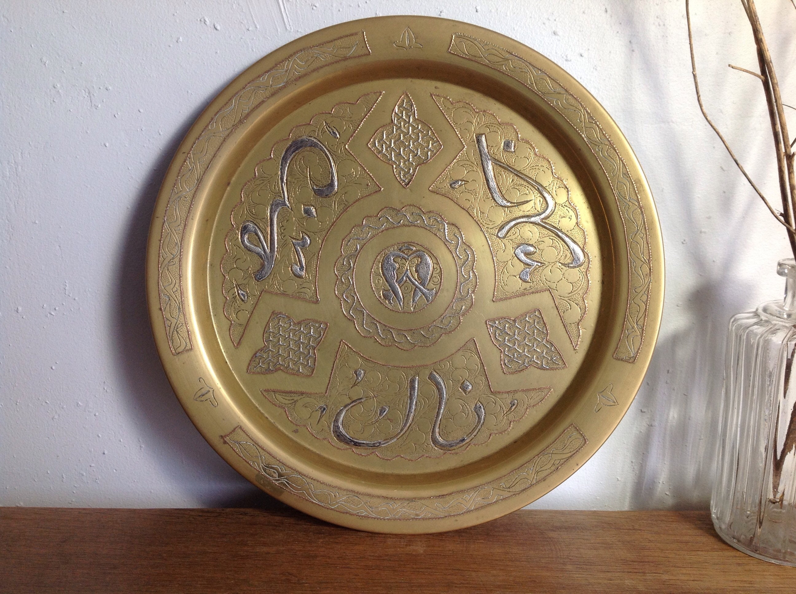 Plateau Oriental Décoratif en Laiton - Plateau Vintage Ciselé