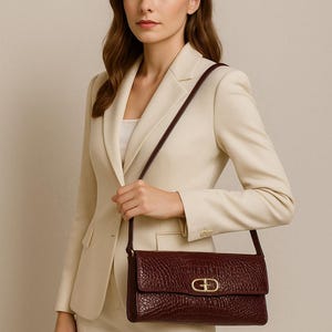 Pochette en cuir exotique peau de serpent vintage des années 1980 - Sac à bandoulière bordeaux