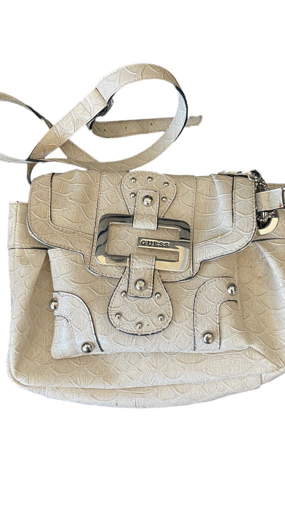 Guess Y2K / 2000s Vintage Shoulder Beige off White Crossbody Guess Y2K / 2000s Vintage Shoulder Beige off White Crossbody