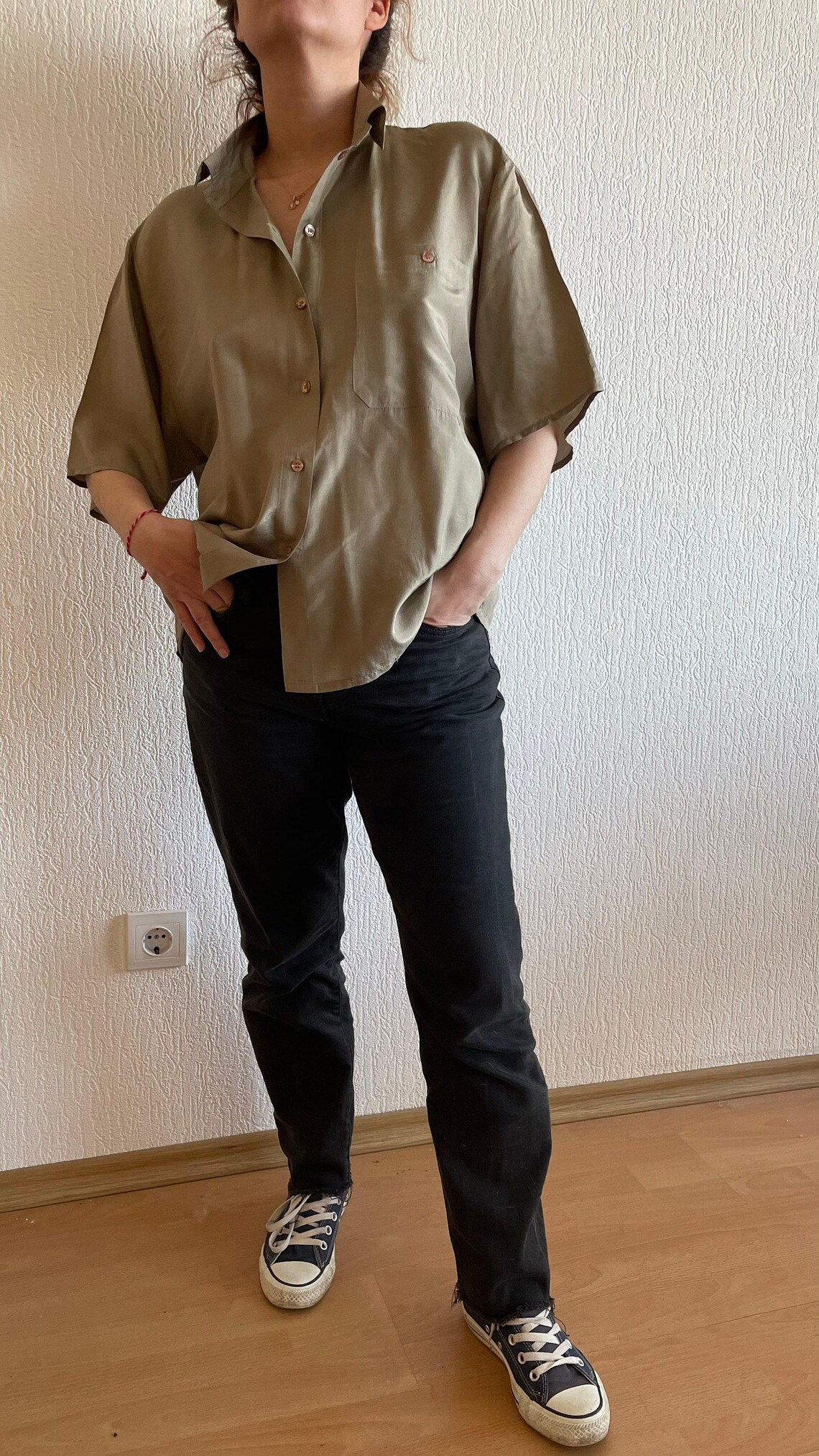Silk Shirt: Vintage Taupe Oversized Style (Short Sleeve, Size Large), foto 2 di 5