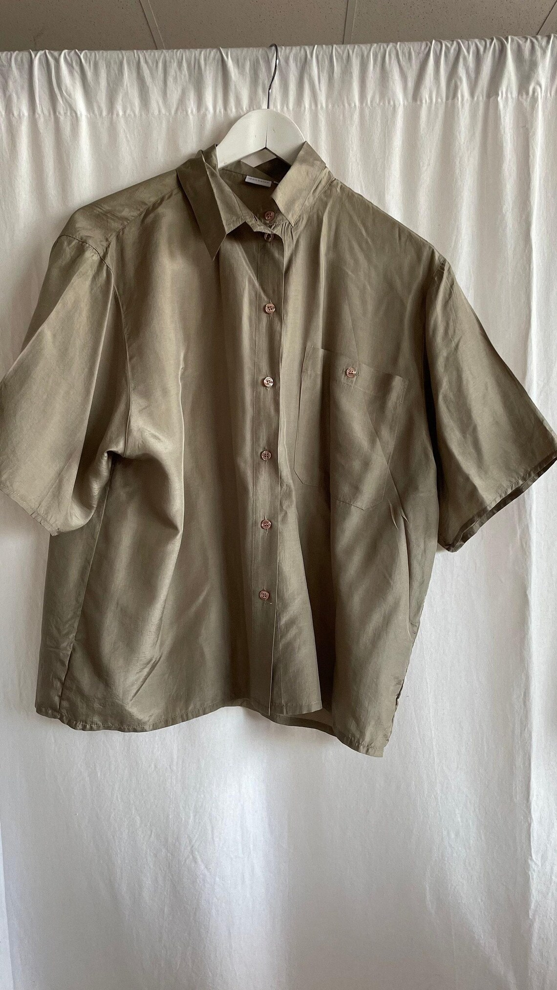 Silk Shirt: Vintage Taupe Oversized Style (Short Sleeve, Size Large), foto 4 di 5