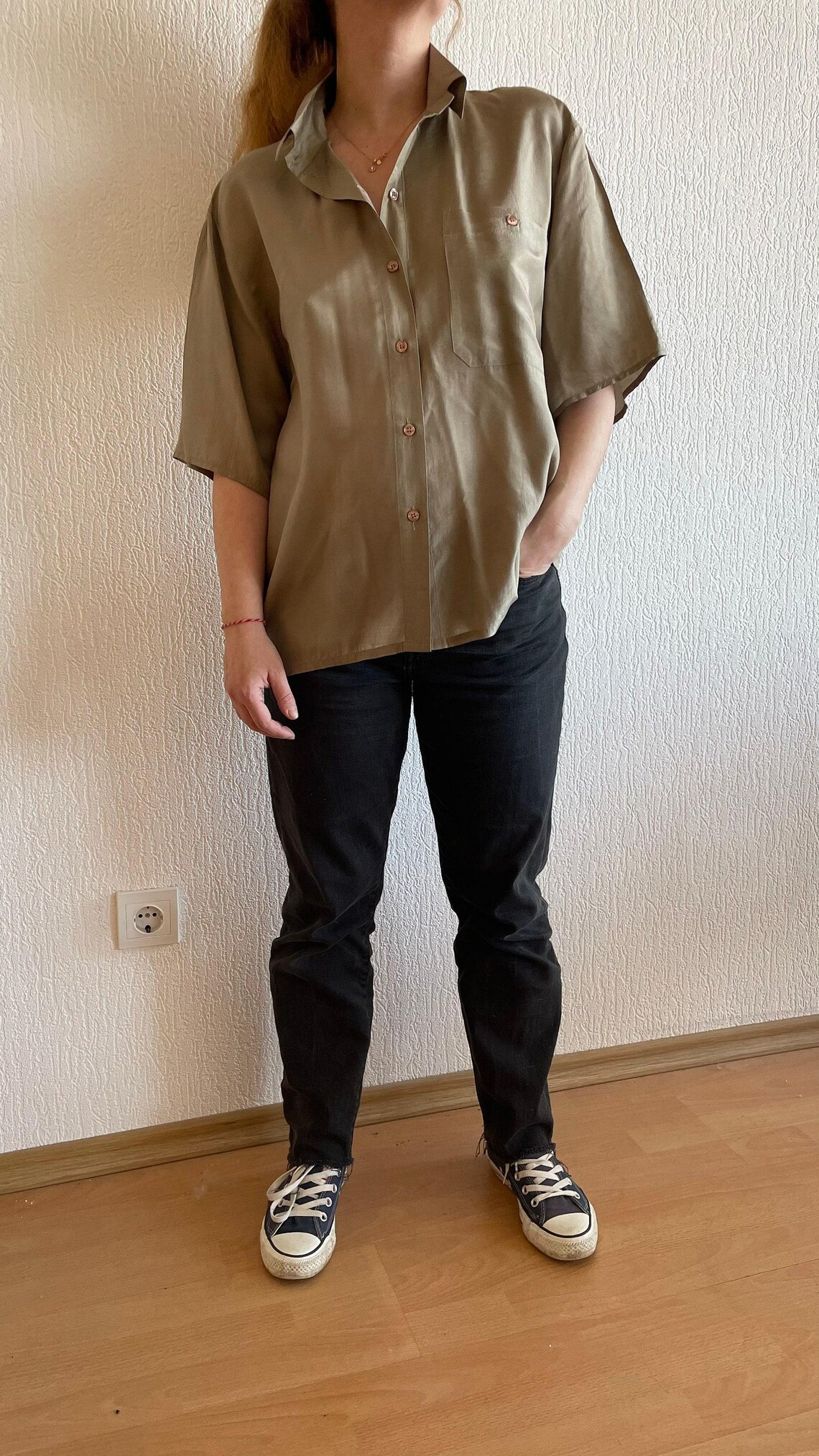 Silk Shirt: Vintage Taupe Oversized Style (Short Sleeve, Size Large), foto 3 di 5