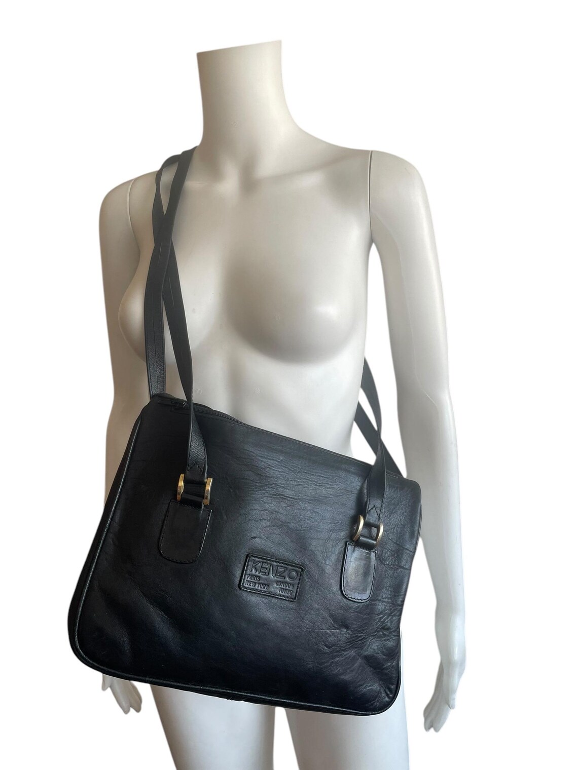 Rare 90s Kenzo Leather Bag Crossbody Two Ways to be Worn Handbag Designer Black Leather Minimal Bag Gift for Her Unisex Designer Bag, foto 2 di 5