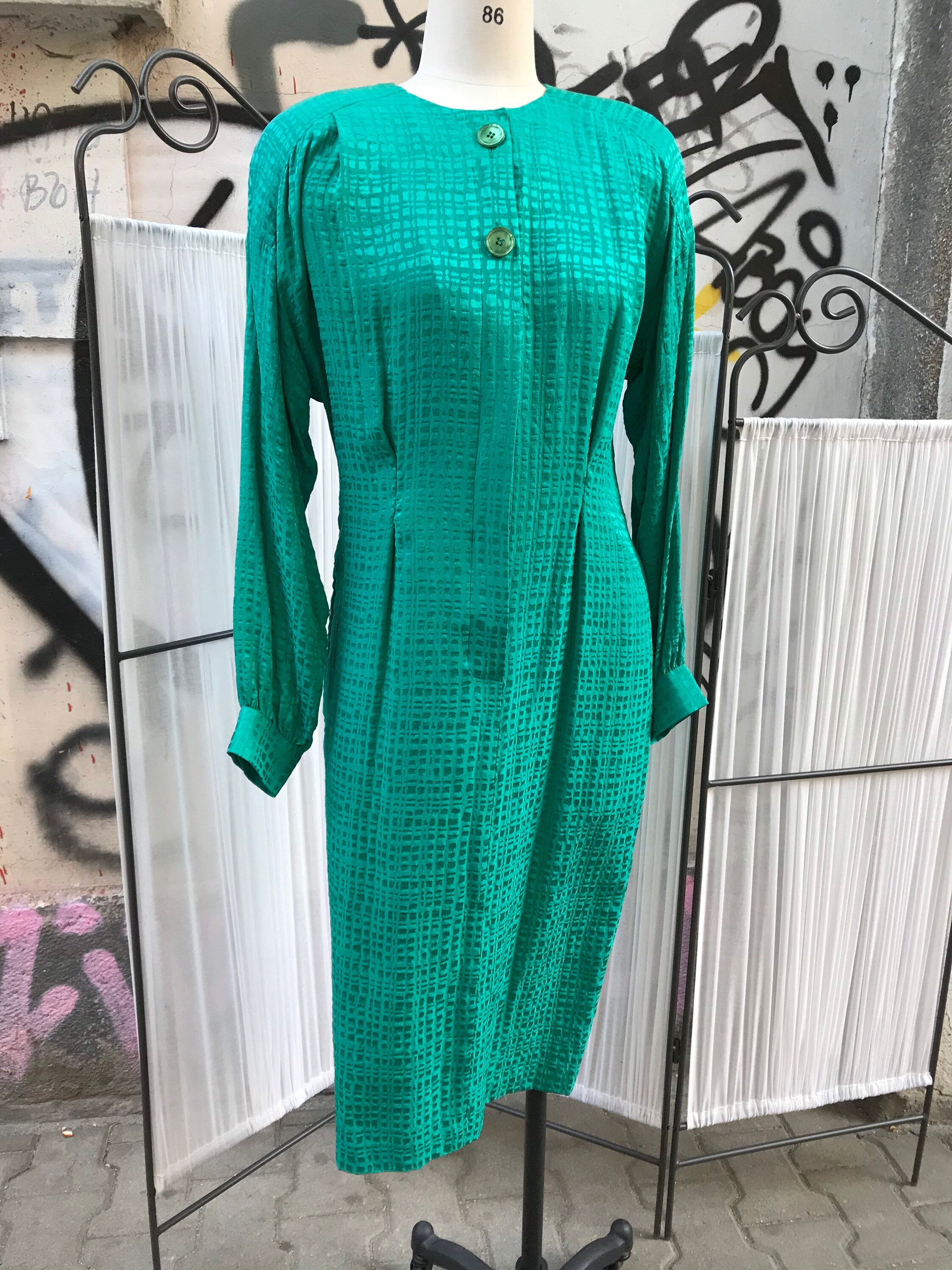 liz claiborne green dress Vintage 100 % Silk Emerald , Mid Length , Buttoned Shoulders, Cocktail Silk Turquoise Designer Dress Type_Tuxedos