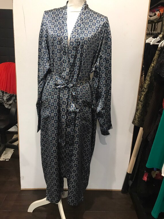 Vintage . 100 % silk new robe , silk pajama , silk