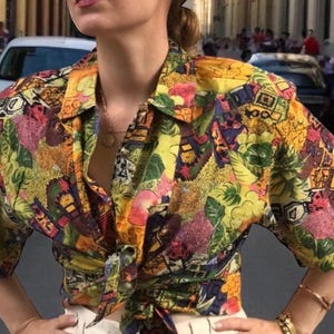 Vintage 80s Fruit Print Shirt – Boxy Cut, Padded Shoulders, Bold Art Style (M) Hipster shirt 1980 Nostalgian gift Retro gift Birthday gift