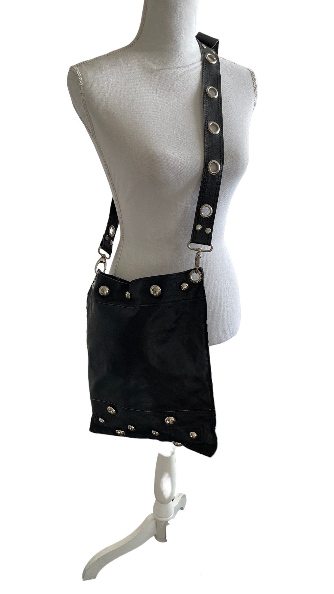 Y2K / 2000s Real Leather Silvers Clasp Handbag, Crossbody Y2K / 2000s Real Leather Silvers Clasp Handbag, Crossbody