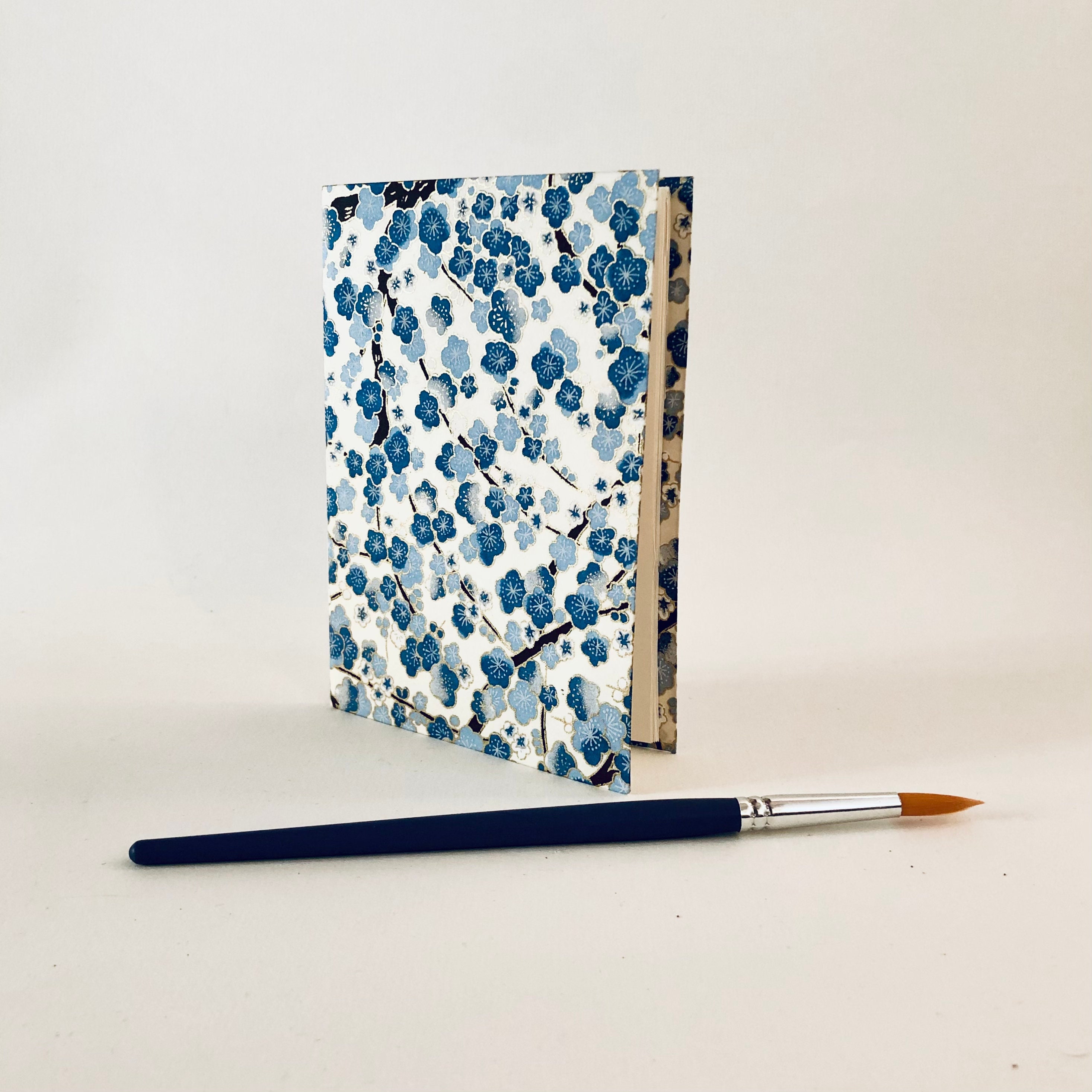Carnet bloc porte clé, décoré de papier japonais washi bleu marine