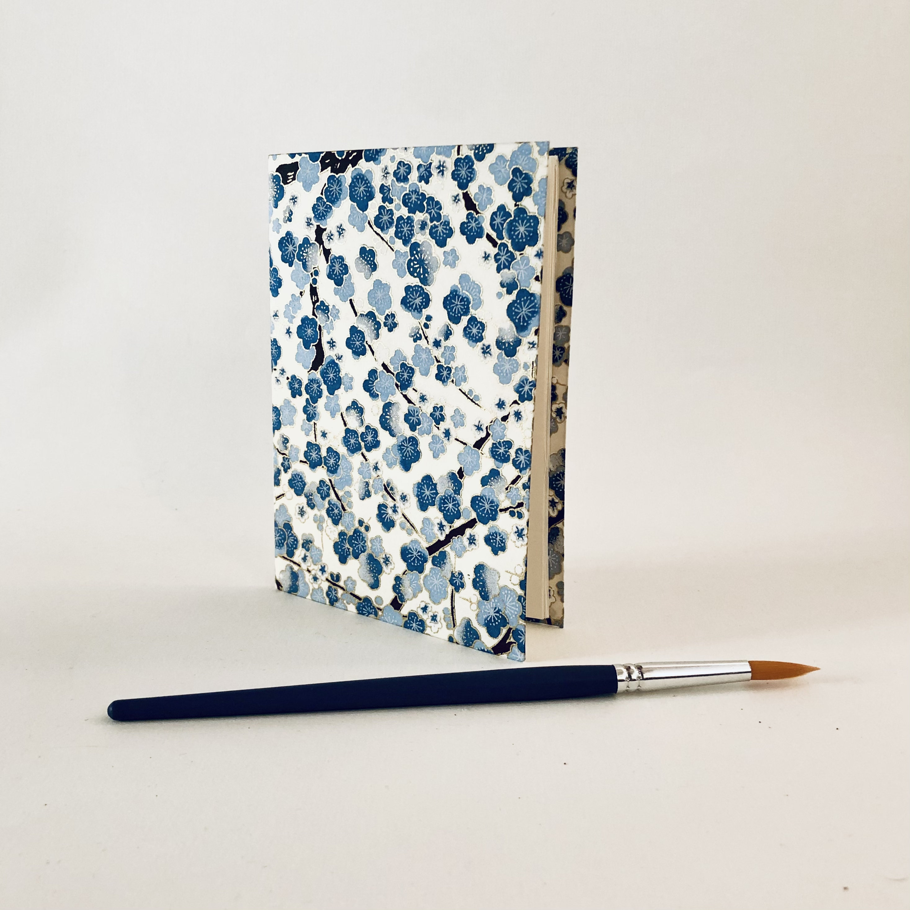 Carnet bloc porte clé, décoré de papier japonais washi bleu marine