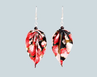 Origami feather earrings red and black flowers patterns