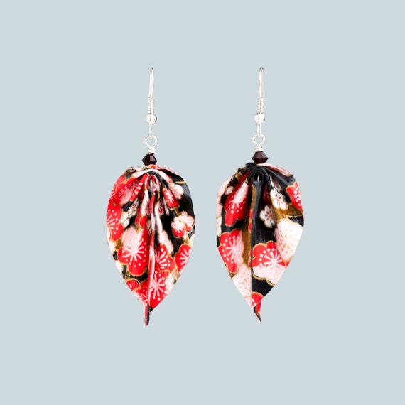 Origami feather earrings red and black flowers patterns