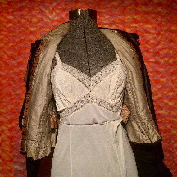 1880s Victorian Mourning Coat / Silk Mantle Bodice - image 5