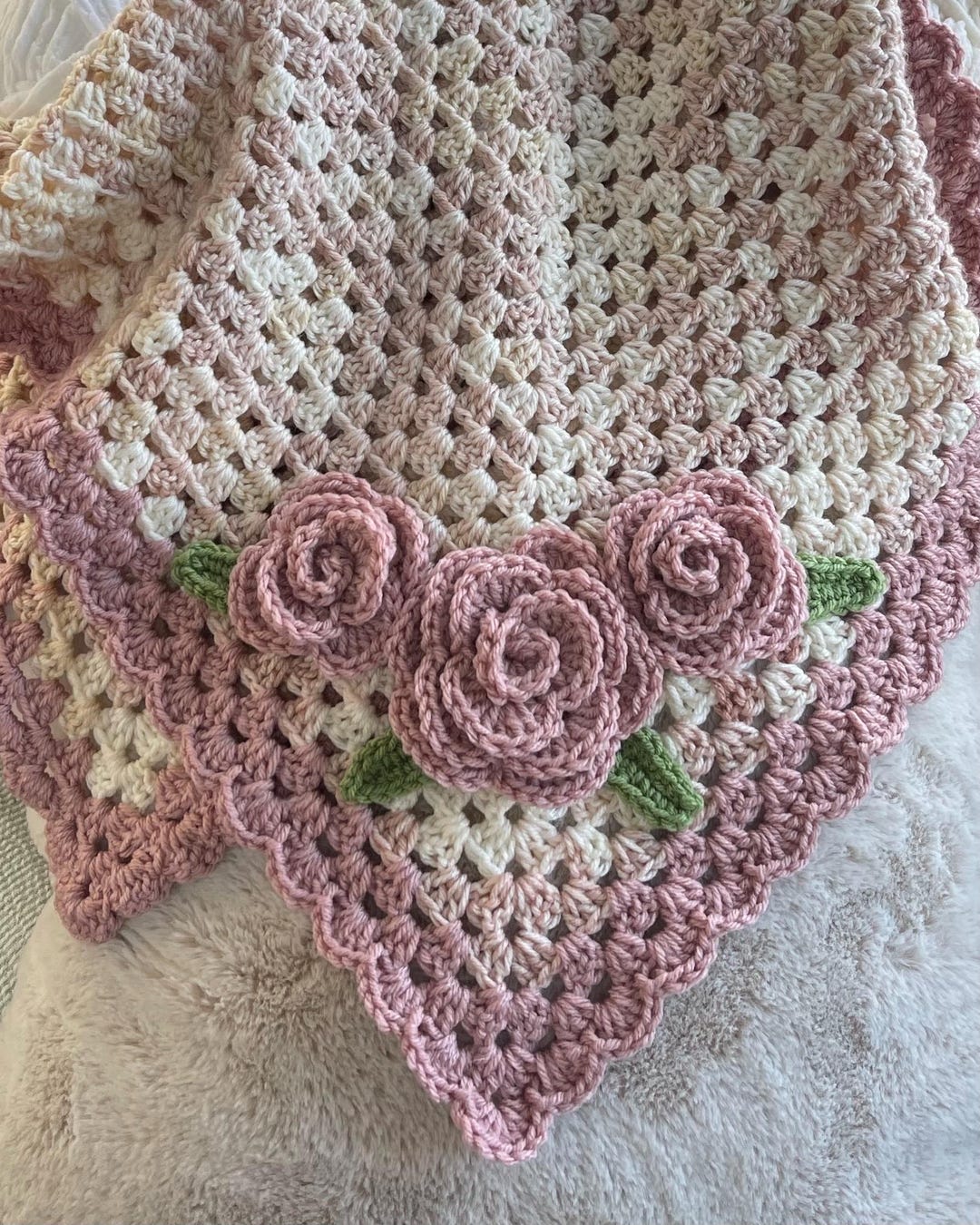 Baby Threads Pink Feathers & Rose Buds Blanket main image 1