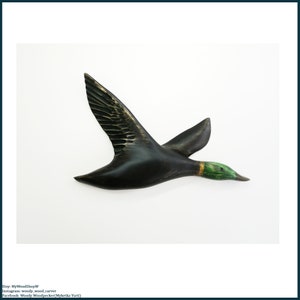 Wooden Duck Sculpture (Wall) (1)