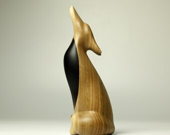 オオカミの木製彫刻 約30cm高 オオカミの木製彫刻 約30cm高