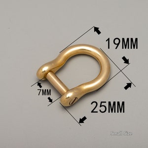 May include: A small, gold-colored D-shackle with a pin. The shackle measures 25mm long, 19mm wide, and 7mm thick. The text "Small Size" is also visible.