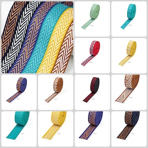 Puede incluir: Surtido de 10 rollos de cinta con estampado de chevron de 1 pulgada de ancho en varios colores, incluidos negro, blanco, marrón, amarillo, azul, verde, rojo y morado. Cada rollo mide 10 cm de largo.