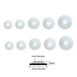 Puede incluir: Conjunto de 8 boquillas redondas de plástico blanco para decorar pasteles, con agujeros de diferentes tamaños. Las boquillas se utilizan para crear diferentes diseños en pasteles y cupcakes.