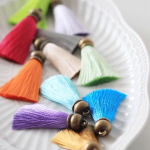 Silk Tassel for Bags and Purse, Decorative Keychain Tassel, Curtain Tassel, Antique Style Furniture Tassel with Bronze Cap