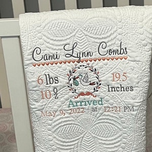 Couronne de fleurs Monogrammé Baby Quilt, Couette pour bébé personnalisée, Couverture de bébé personnalisée, Cadeau de douche de bébé personnalisé, Couverture de lit de bébé
