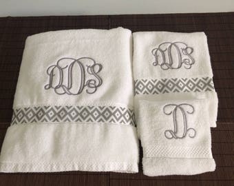 Monogrammed Bath Towel Set, Personalized Bath Towels, Monogrammed Towel Set, Fancy Embroidered towel, Wedding, Shower, gifts